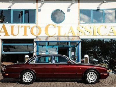 Jaguar XJ8