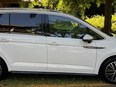 Gebraucht VW Touran Highline 150 PS (110 kW) 2018 Weiß Van / Kleinbus