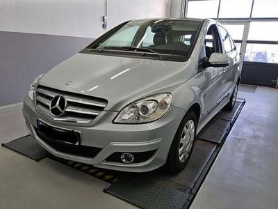 Gebraucht Mercedes B160 95 PS (69 kW) 2010 Silber Van / Kleinbus