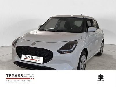 Neu Suzuki Swift Club 83 PS (61 kW) 2025 Pure white pearl metallic Kleinwagen