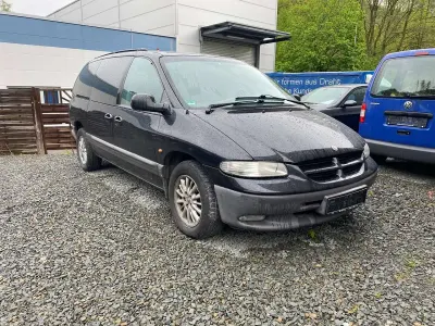 Używany Chrysler Grand Voyager 158 KM (116 kW) 1998 Czarny Minivan