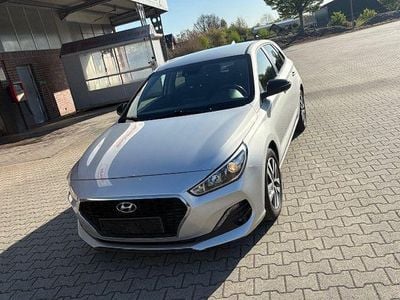 Usata Hyundai i30 YES! 140 CV (102 kW) 2019 Argento Berlina