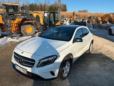 Gebraucht Mercedes GLA220 177 PS (130 kW) 2017 Weiß SUV