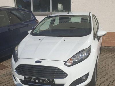 Gebraucht Ford Fiesta Trend 60 PS (44 kW) 2012 Weiß Kleinwagen