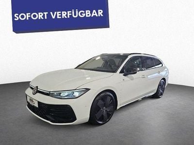 Gebraucht VW Passat R-line 193 PS (141 kW) 2026 Pure white uni / grenadillschw Kombi