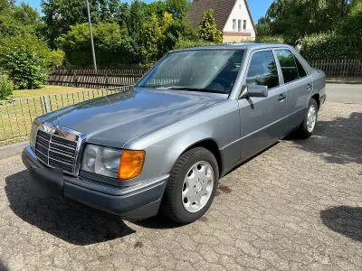 Gebraucht Mercedes E230 132 PS (97 kW) 1990 Silber Limousine