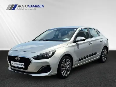 Gebraucht Hyundai i30 Trend 140 PS (102 kW) 2020 Silber Limousine