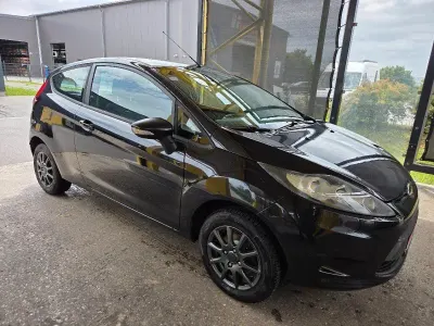 Gebraucht Ford Fiesta 81 PS (59 kW) 2010 Schwarz Kleinwagen