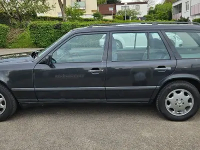 Używany Mercedes 300 109 KM (80 kW) 1988 Czarny Kombi