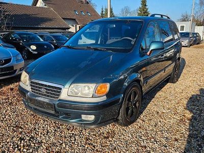 Blau Gebraucht 2001 Hyundai Trajet GLS Van / Kleinbus | 1.890 €