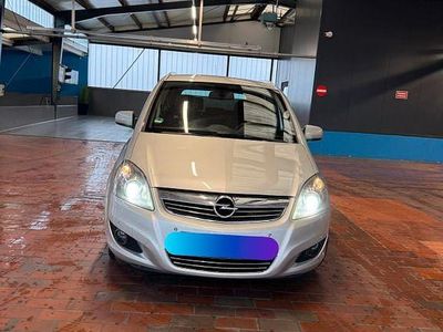 Gebraucht Opel Zafira Family 140 PS (102 kW) 2012 Grau Van / Kleinbus
