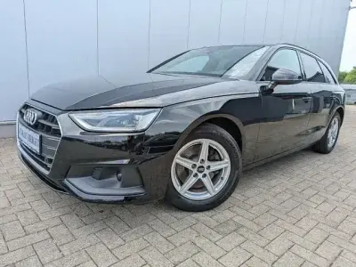 Gebraucht Audi A4 S-Line 150 PS (110 kW) 2023 Mythosschwarz Kombi