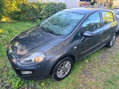 Gebraucht Fiat Punto 69 PS (50 kW) 2011 Grau Kleinwagen