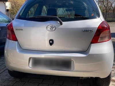 Gebraucht Toyota Yaris 69 PS (50 kW) 2008 Silber Kleinwagen