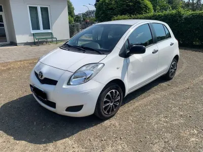 Gebraucht Toyota Yaris 69 PS (50 kW) 2009 Weiß Kleinwagen