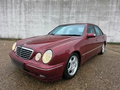 Gebraucht Mercedes E270 Avantgarde 170 PS (125 kW) 2001 Andere farben Limousine
