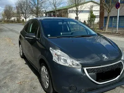 Gebraucht Peugeot 208 Access 68 PS (50 kW) 2015 Kleinwagen
