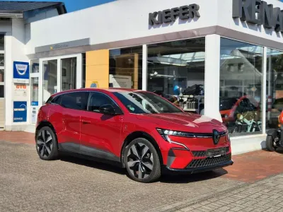 Gebraucht Renault Megane E-Tech Techno 160 kW (218 PS) 2022 Dezirrot Limousine
