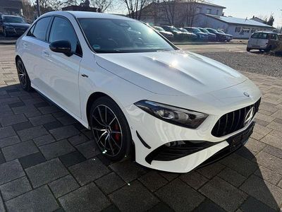 Weiß Gebraucht 2023 Mercedes A35 AMG AMG Limousine | 40.980 € (Fairer Preis)