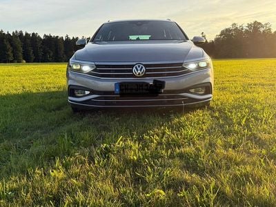 Grau Gebraucht 2020 VW Passat Elegance Kombi | 20.600 € (Fairer Preis)