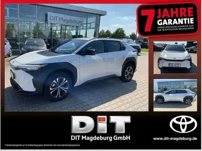 Gebraucht Toyota bZ4X Team 150 kW (204 PS) 2024 Platinumweiß SUV