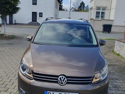 Gebraucht VW Touran 140 PS (102 kW) 2014 Braun Van / Kleinbus