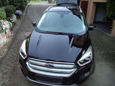 Gebraucht Ford Kuga Titanium 150 PS (110 kW) 2019 Schwarz SUV