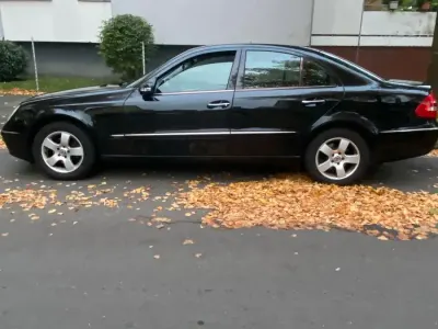 Gebraucht Mercedes E220 150 PS (110 kW) 2005 Schwarz Limousine