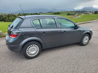 Gebraucht Opel Astra Edition 90 PS (66 kW) 2009 Grau Limousine