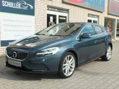 Gebraucht Volvo V40 Inscription 152 PS (111 kW) 2016 Blau Limousine