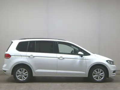 Gebraucht VW Touran Comfortline 150 PS (110 kW) 2022 Weiss Van / Kleinbus