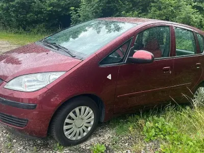 Gebraucht Mitsubishi Colt Invite 95 PS (69 kW) 2006 Rot Van / Kleinbus