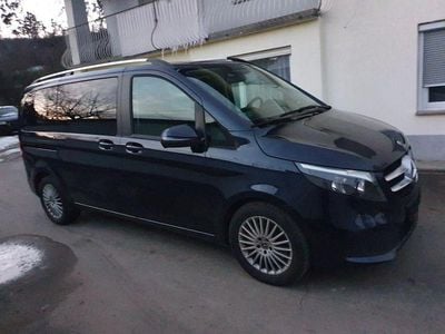Mercedes V220