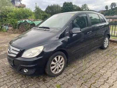 Gebraucht Mercedes B180 116 PS (85 kW) 2009 Kosmosschwarz  metalliclack Van / Kleinbus