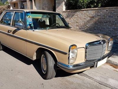 Begagnad Mercedes 230 120 HK (88 kW) 1973 Beige Sedan