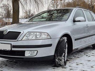 Grau Gebraucht 2007 Skoda Octavia Ambiente Kombi | 1.900 € (Superpreis)