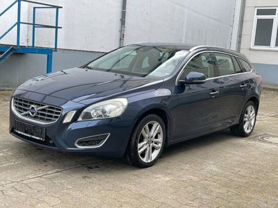 gebraucht Volvo V60 Summum 2.0 *Xenon/Navi/Webasto