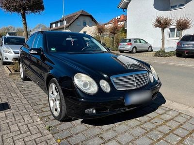 Second-hand Mercedes E240 177 CP (130 kW) 2002 Negru Berlinǎ