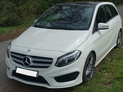 Usado Mercedes B200 AMG line 156 HP (114 kW) 2016 Branco Monovolume