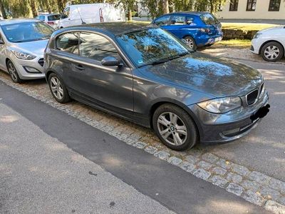 Grau Gebraucht 2007 BMW 118 Kleinwagen | 3.400 € (Fairer Preis)