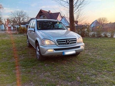 Gebraucht Mercedes ML270 163 PS (119 kW) 2003 Silber SUV