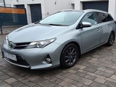 Grau Gebraucht 2013 Toyota Auris Touring Sports Kombi | 7.999 €