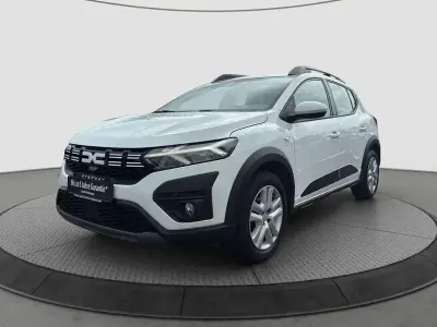 Używany Dacia Sandero Stepway 91 KM (66 kW) 2023 Biały Sedan/Limuzyna
