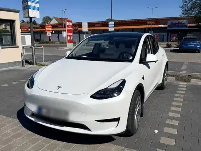 Second-hand Tesla Model Y RWD 188 kW (256 CP) 2023 Alb SUV