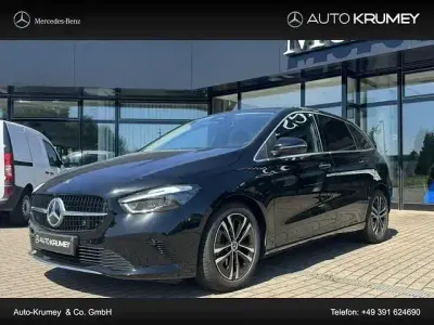 Gebraucht Mercedes B180 136 PS (100 kW) 2024 Unilack nachtschwarz Kleinwagen