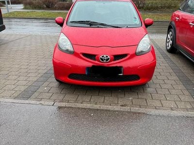 Gebraucht Toyota Aygo 68 PS (50 kW) 2007 Rot Kleinwagen