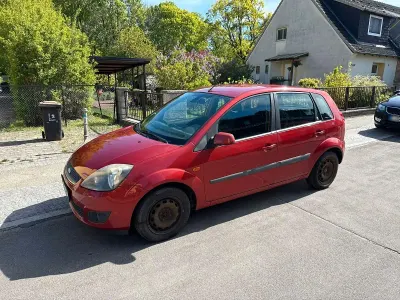 Gebraucht Ford Fiesta 69 PS (50 kW) 2007 Rot Kleinwagen