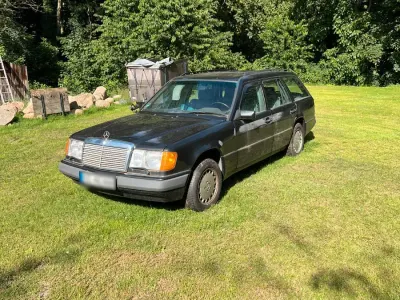 Gebraucht Mercedes 300 180 PS (132 kW) 1991 Schwarz Kombi