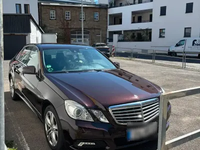 Gebraucht Mercedes E250 204 PS (150 kW) 2009 Rot Limousine