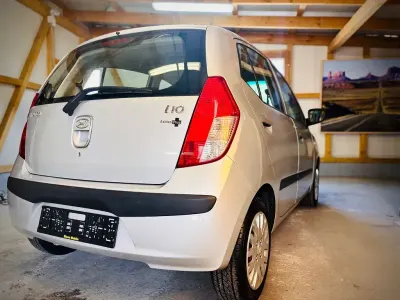 Gebraucht Hyundai i10 Edition+ 67 PS (49 kW) 2011 Silber Kleinwagen